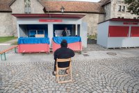 Der Regisseur hat Platz genommen! Auf geht‘s.