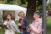 Am Anfang werden dem Klostermarkt Flötentöne vorbeigebracht.